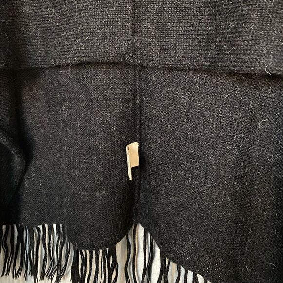 Alpaca Women's Dark Gray Fringed Shawl Wrap Shrug Poncho Made In Peru - Picture 6 of 7